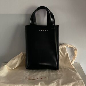 Marni Elegant Black Leather Handbag